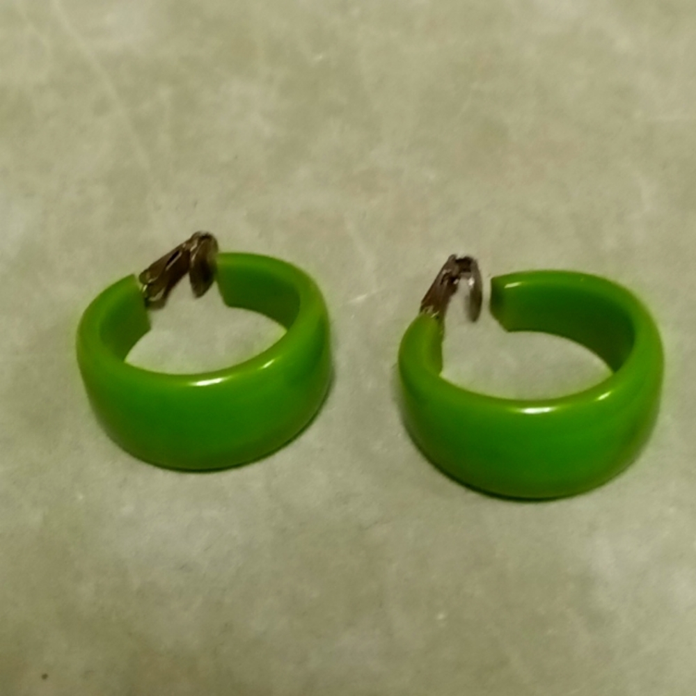 Gorgeous Thick green bakelite clip-on  hoop earrings